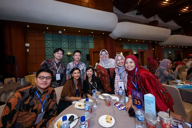 Alumni and partners around a table