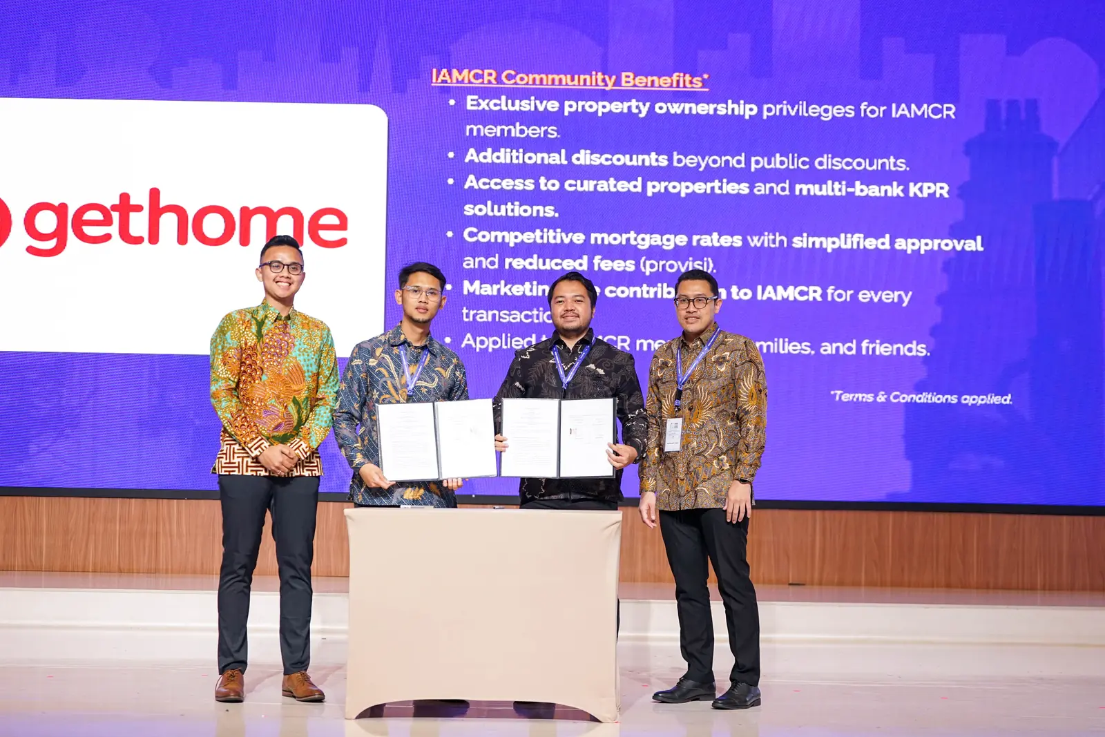 IAMCR and gethome representatives holding the signed MoU